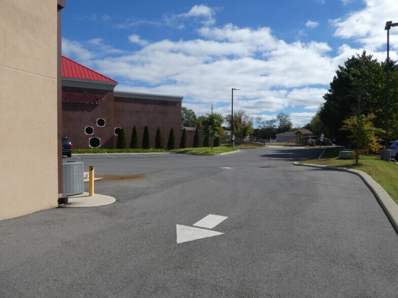 More Photos Of 4460 Keith St NW, Cleveland Freestanding For Sale