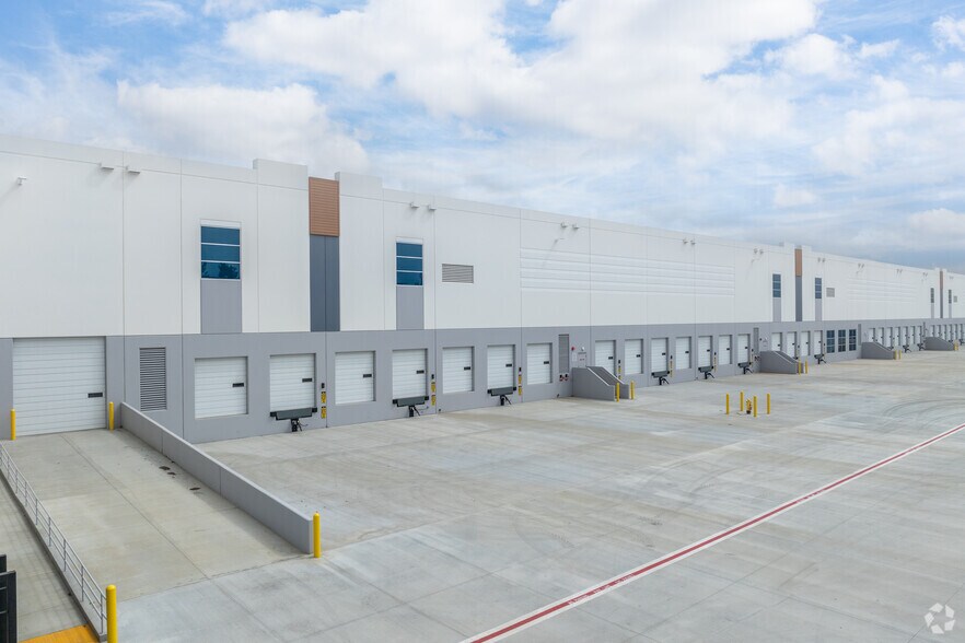 More Photos Of 3412 Manitou Ct, Jurupa Valley Distribution For Lease