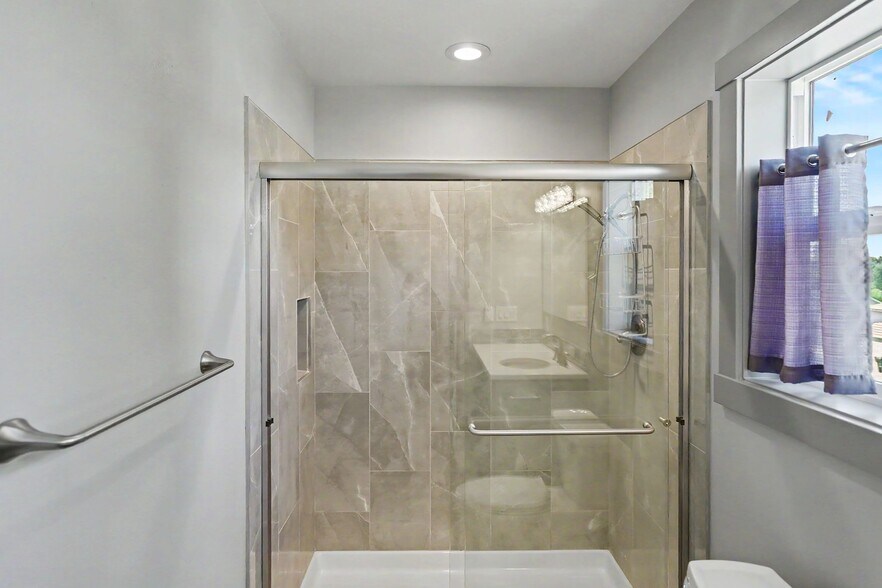 More Photos Of 1364 Northern Heights Loop, Keizer Multifamily For Sale