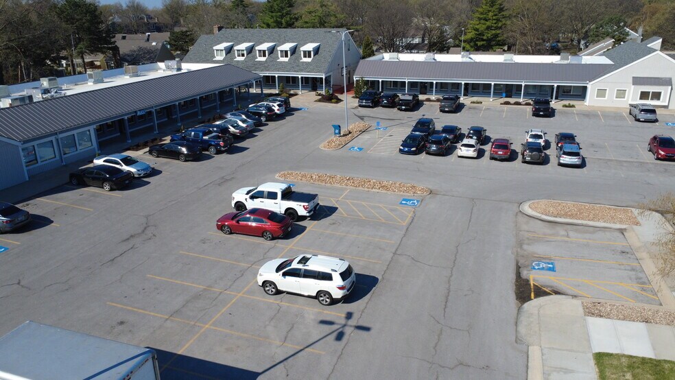 More Photos Of 7936-7936 Quivira Rd, Lenexa General Retail For Sale