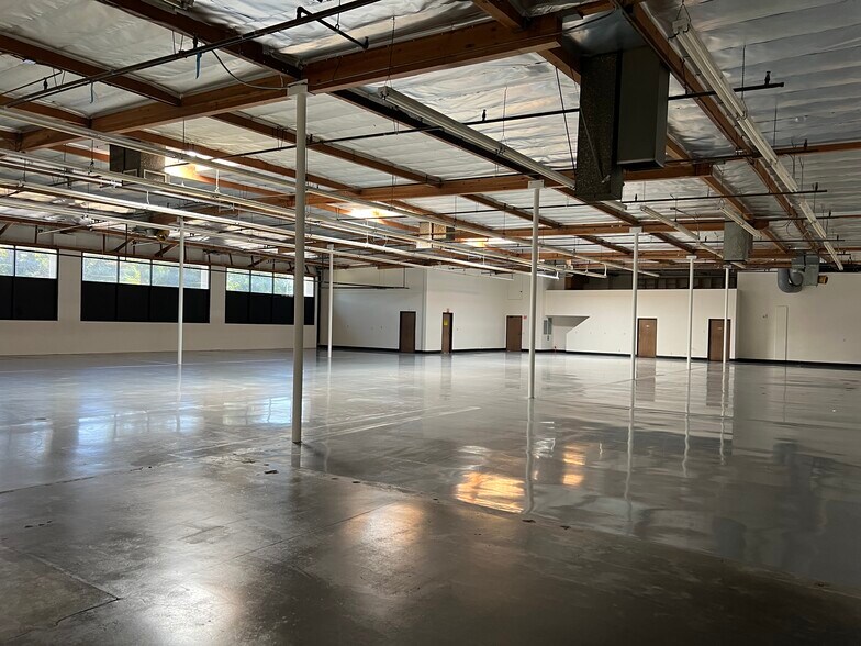 More Photos Of 27704 Avenue Scott, Valencia Distribution For Lease