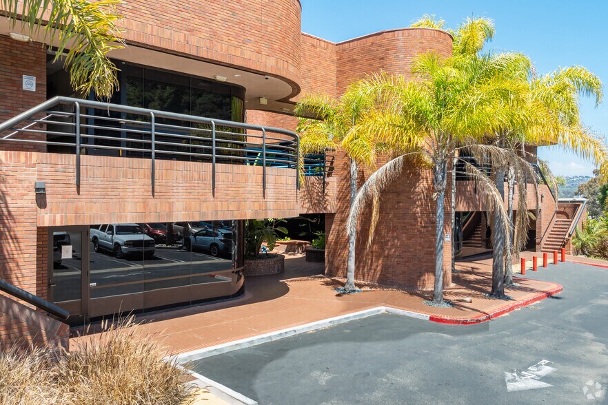 More Photos Of 3703 Camino del Rio S, San Diego Medical For Sale