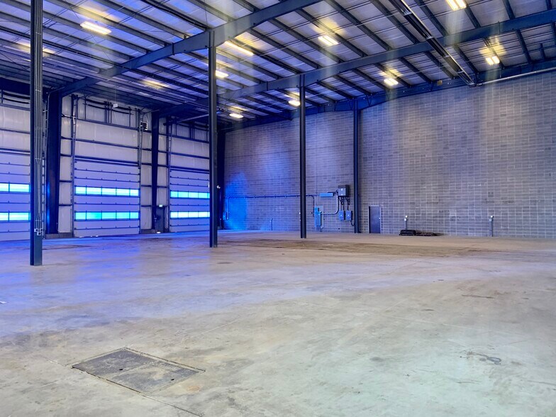 More Photos Of 20 Veenstra Dr, Red Deer County Warehouse For Lease