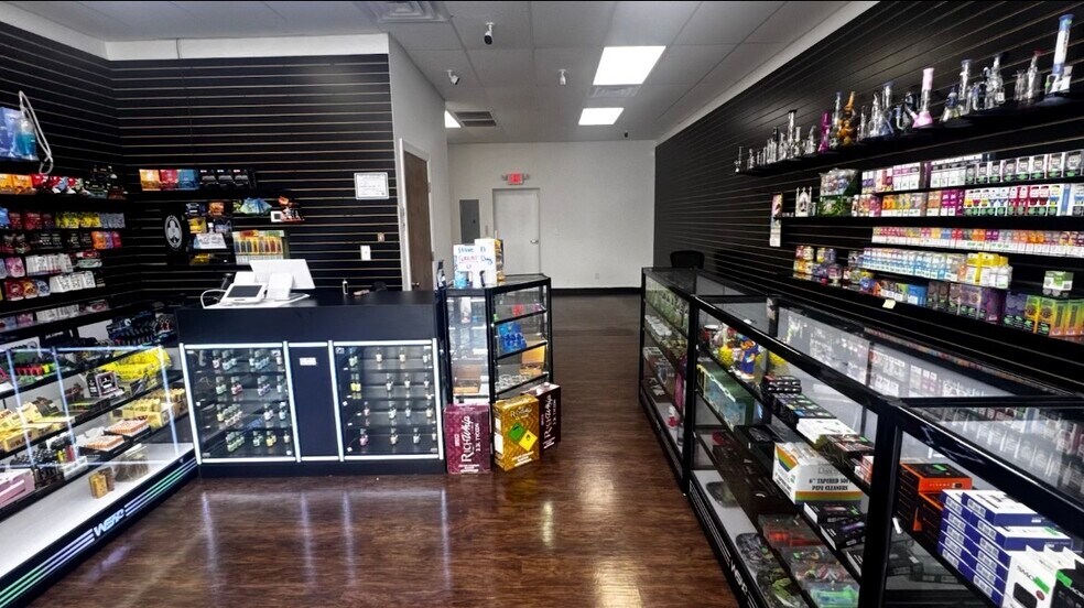 More Photos Of 910 Huntsville Hwy, Fayetteville Storefront For Lease