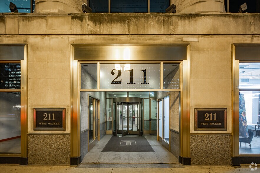 More Photos Of 211 W Wacker Dr, Chicago Office For Lease