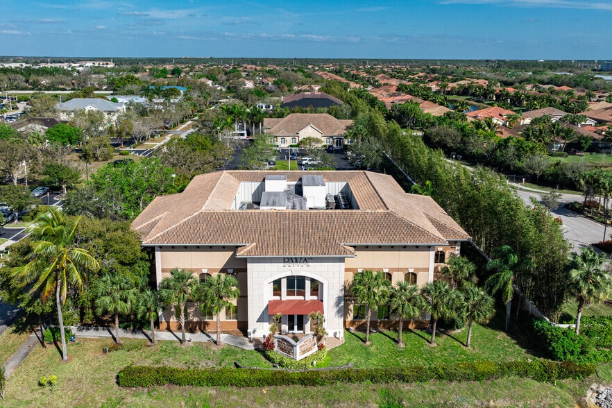 More Photos Of 6610 Willow Park Dr, Naples Medical For Lease