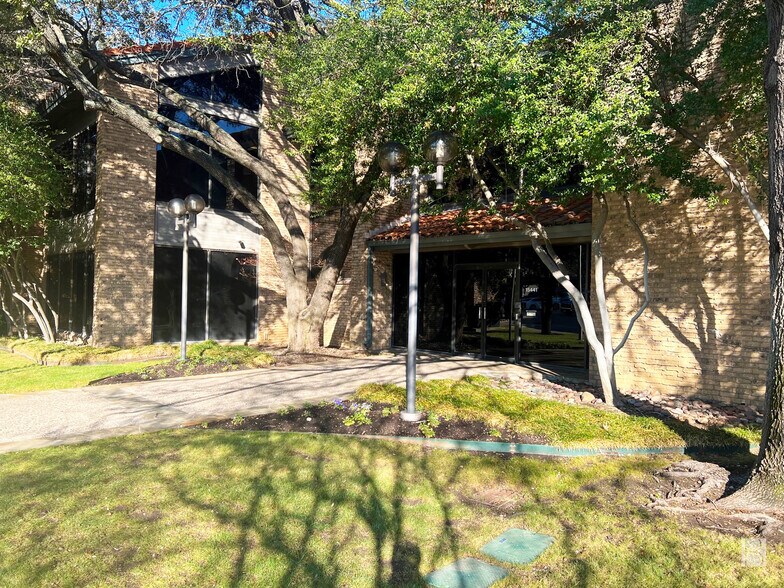 More Photos Of 15441 Knoll Trail Dr, Dallas Office For Lease