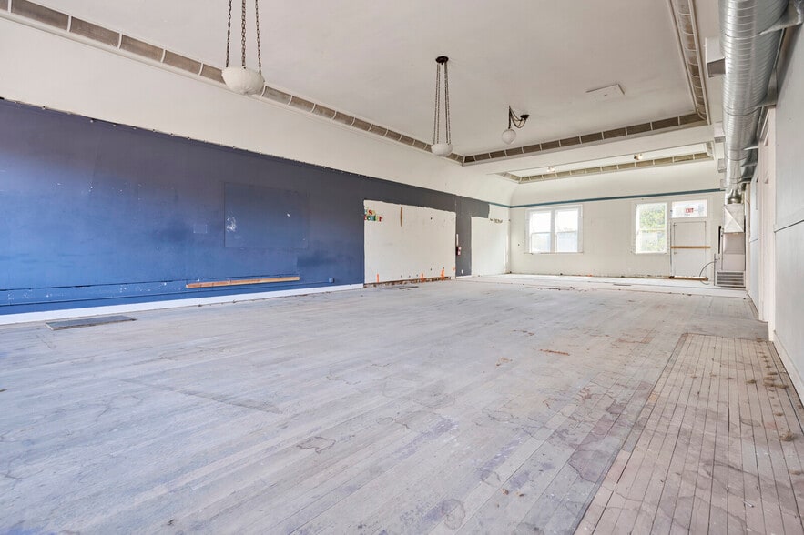 More Photos Of 709-711 S B St, San Mateo Storefront For Lease