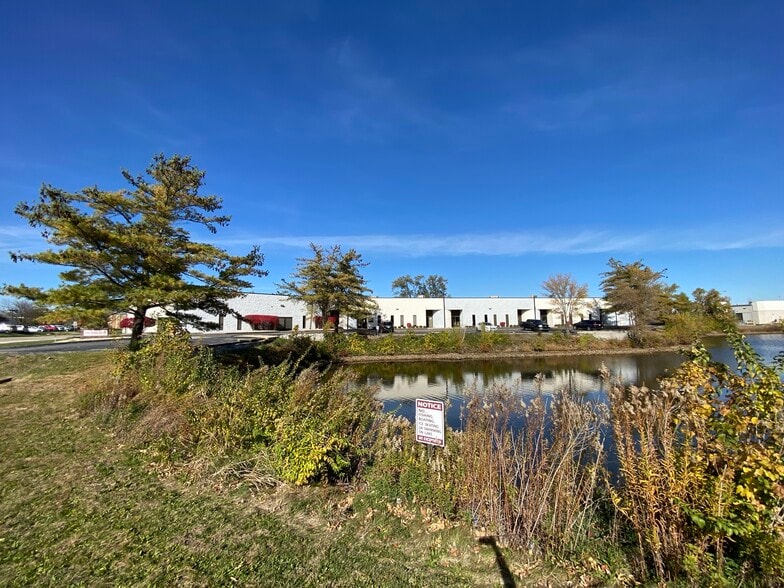 More Photos Of 4132 Shoreline Dr, Earth City Warehouse For Lease