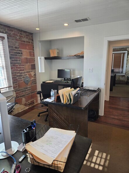 More Photos Of 2108 Airport Blvd, Mobile Office For Sale