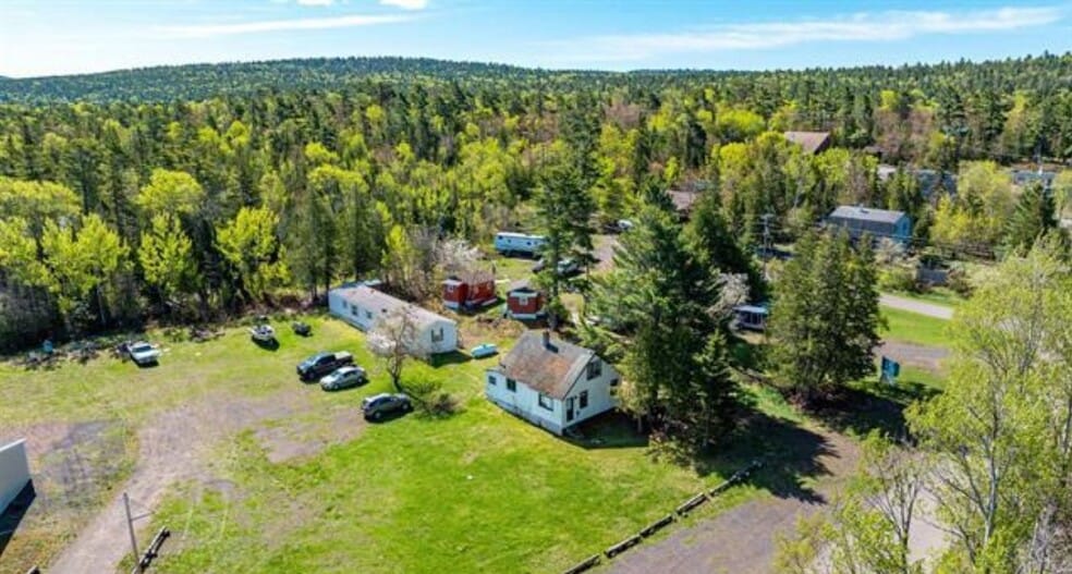 More Photos Of 77 Brockway Ave, Copper Harbor Restaurant For Sale