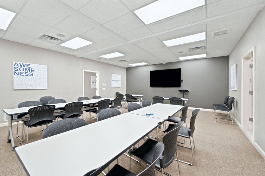 More Photos Of 9109 Stellhorn Crossing Blvd, Fort Wayne Office For Lease