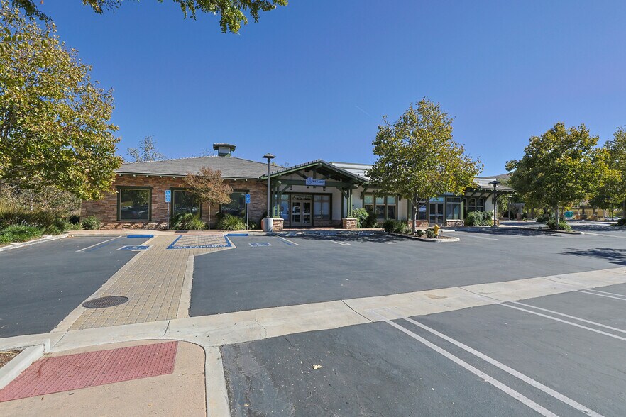 More Photos Of 29105-29125 Canwood St, Agoura Hills Restaurant For Lease