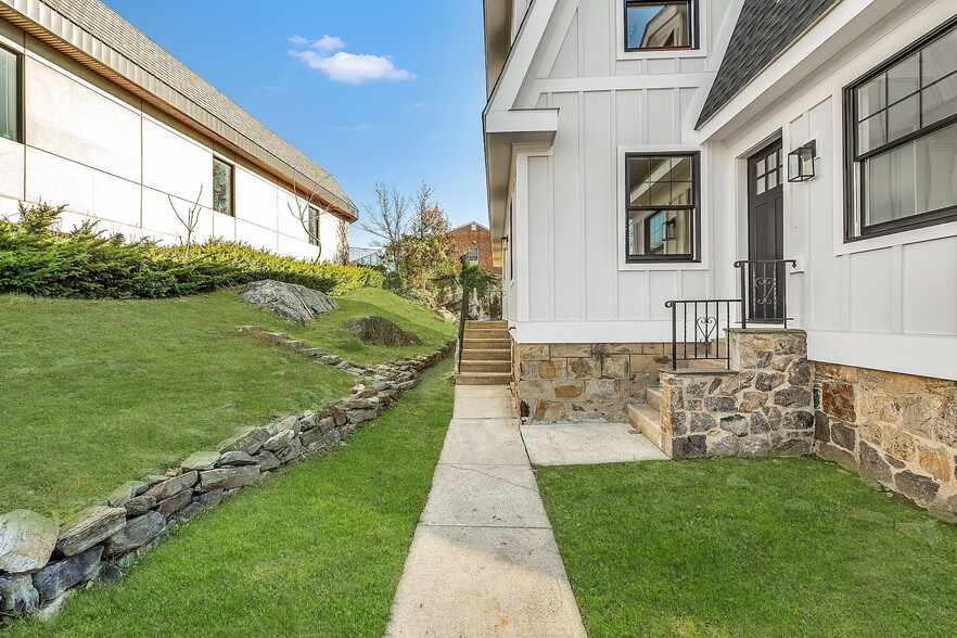 More Photos Of 200 Main St, Eastchester Apartments For Sale