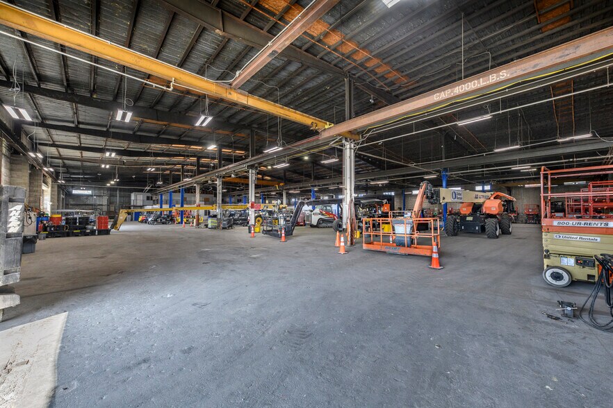More Photos Of 10232-10234 Glenoaks Blvd, Pacoima Warehouse For Sale