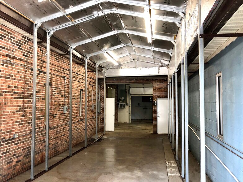 More Photos Of 1222 Hardin Rd, Dallas Manufacturing For Lease