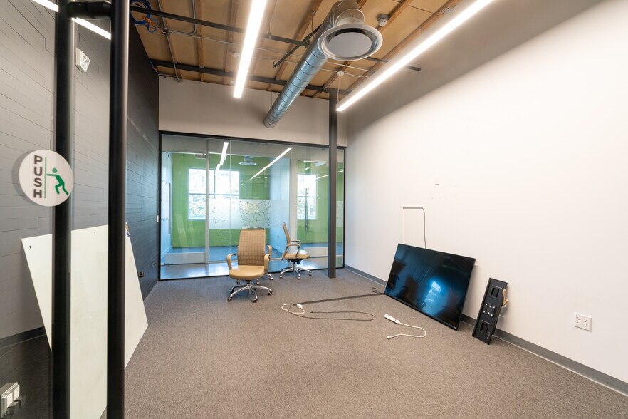More Photos Of 2710 Media Center Dr, Los Angeles Research And Development For Lease