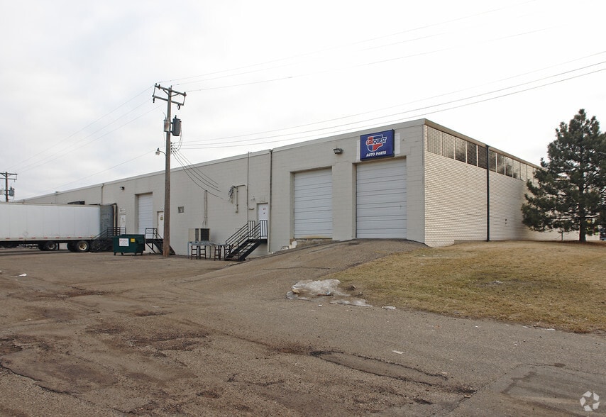 More Photos Of 1995 W County Road B2, Roseville Light Manufacturing For Lease
