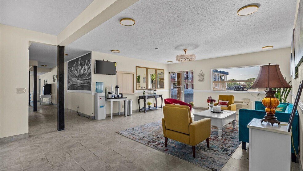 More Photos Of 1702 E Main St, Montrose Hotel For Sale