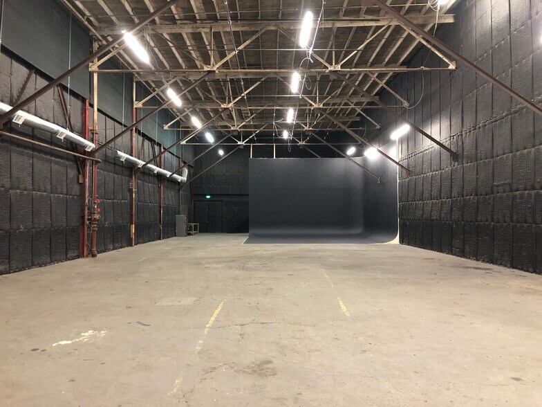 More Photos Of 6000 Avalon Blvd, Los Angeles Warehouse For Lease