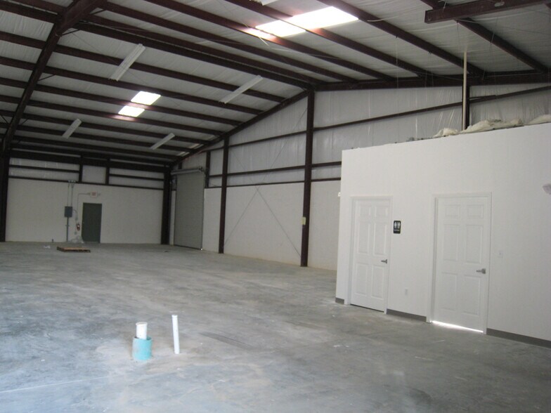 More Photos Of 1531 Commonwealth Business Dr, Tallahassee Flex For Lease