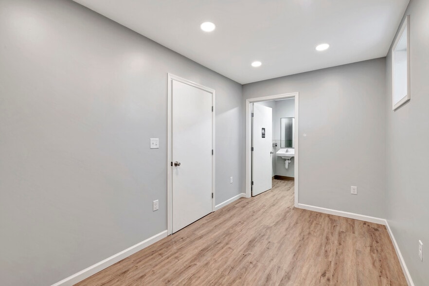 More Photos Of 6725 Governor Printz Blvd, Wilmington Warehouse For Lease