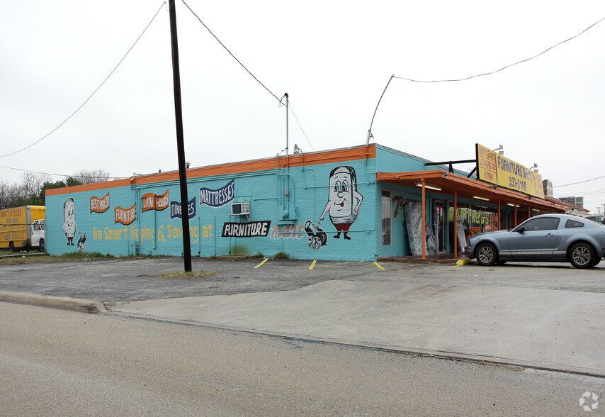 More Photos Of 323 S WW White Rd, San Antonio Freestanding For Sale