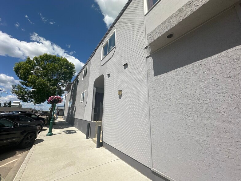 More Photos Of 5011 50 St, Barrhead Hotel For Sale