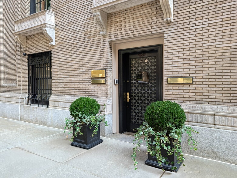 More Photos Of 960-962 Park Ave, New York Apartments For Sale