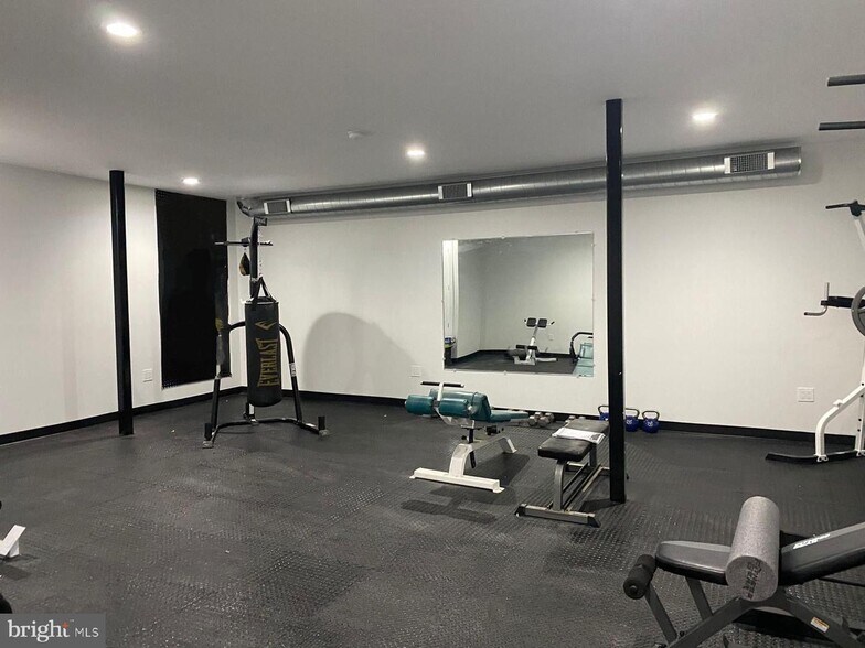 More Photos Of 614-616 W Jefferson St, Philadelphia Light Manufacturing For Lease