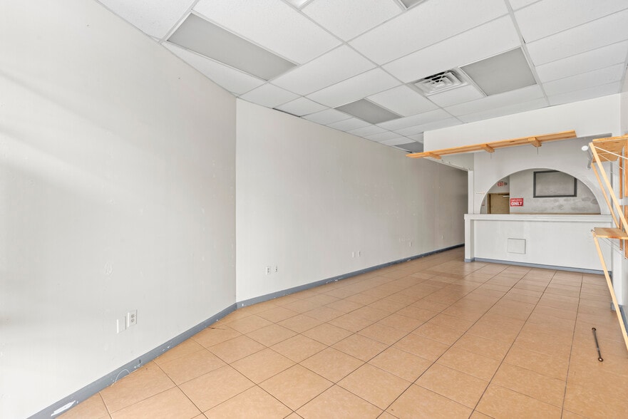 More Photos Of 301 Vista Rd, Pasadena Storefront For Lease