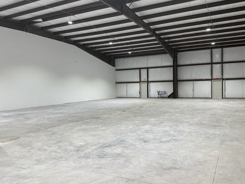 More Photos Of 1372 Blountstown St, Tallahassee Warehouse For Lease