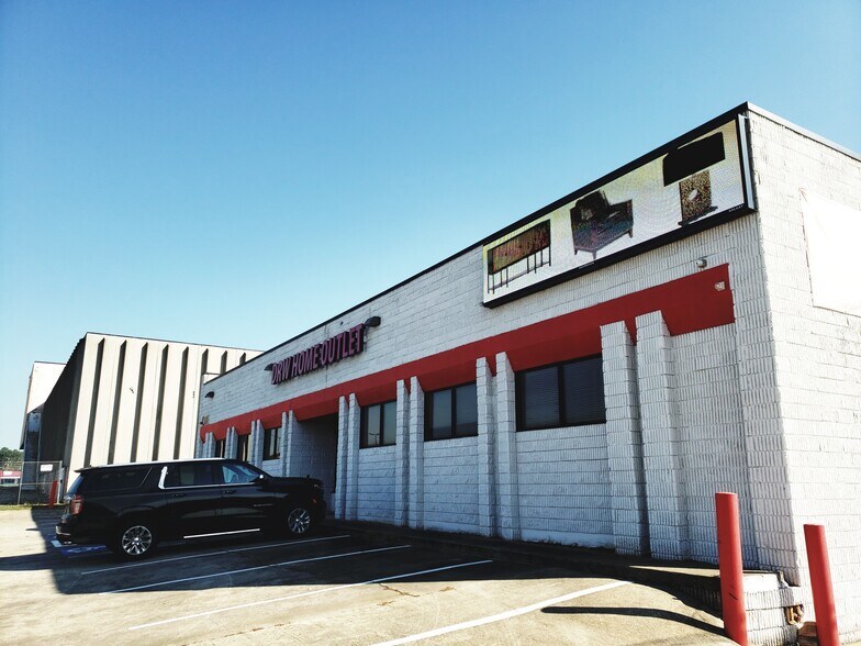 More Photos Of 4901 Old National Hwy, College Park Showroom For Lease