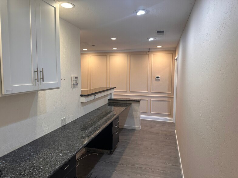 More Photos Of 910 Major Sherman Ln, Monterey Medical For Lease