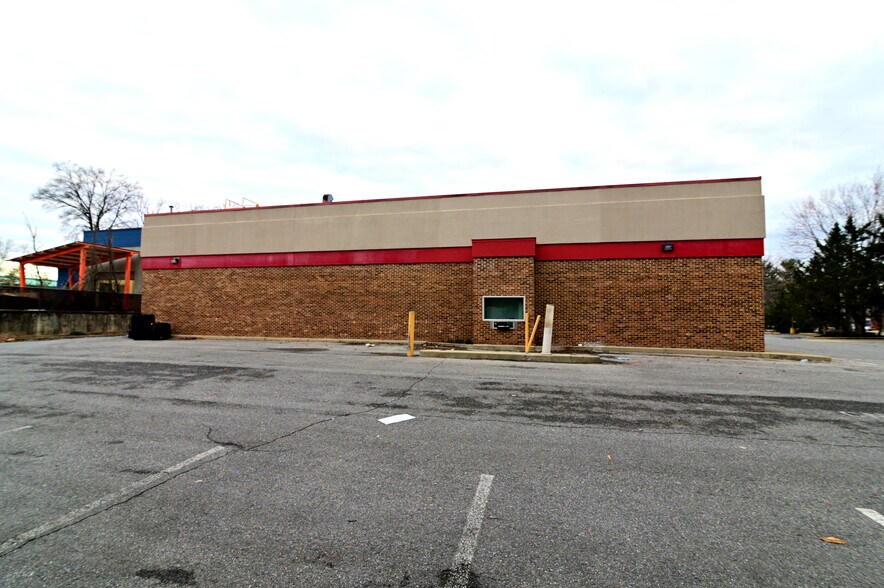 More Photos Of 8934 Woodyard Rd, Clinton Freestanding For Sale