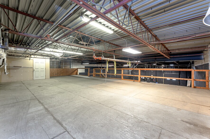 More Photos Of 131 Leeder Hill Dr, Hamden Warehouse For Sale