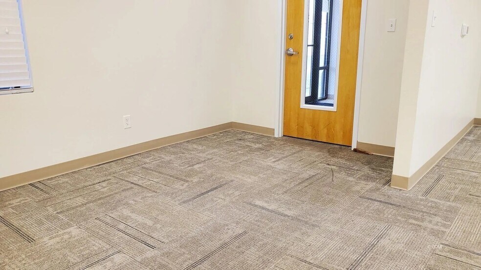 More Photos Of 557 W Silver St, Elko Office For Lease