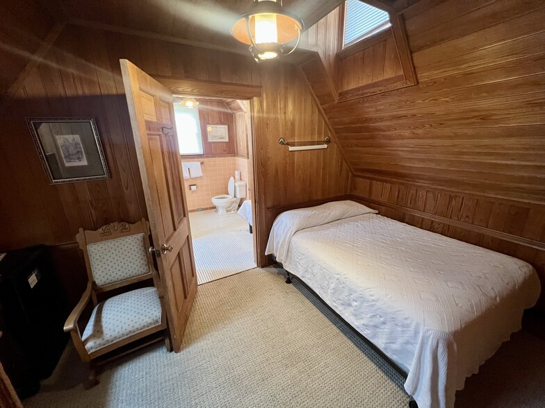 More Photos Of 155 Silver Lake Dr, Ocracoke Hospitality For Sale