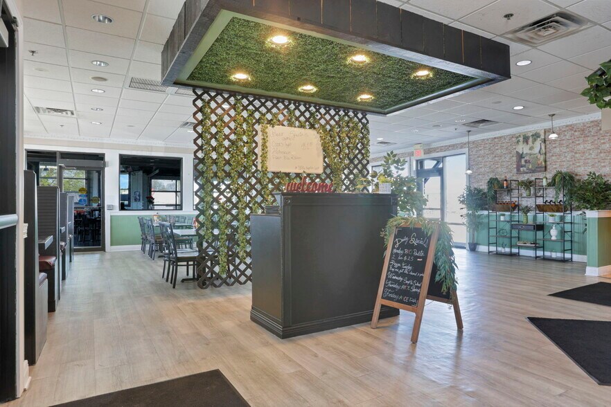 More Photos Of 1122 Hebron Rd, Heath Restaurant For Sale