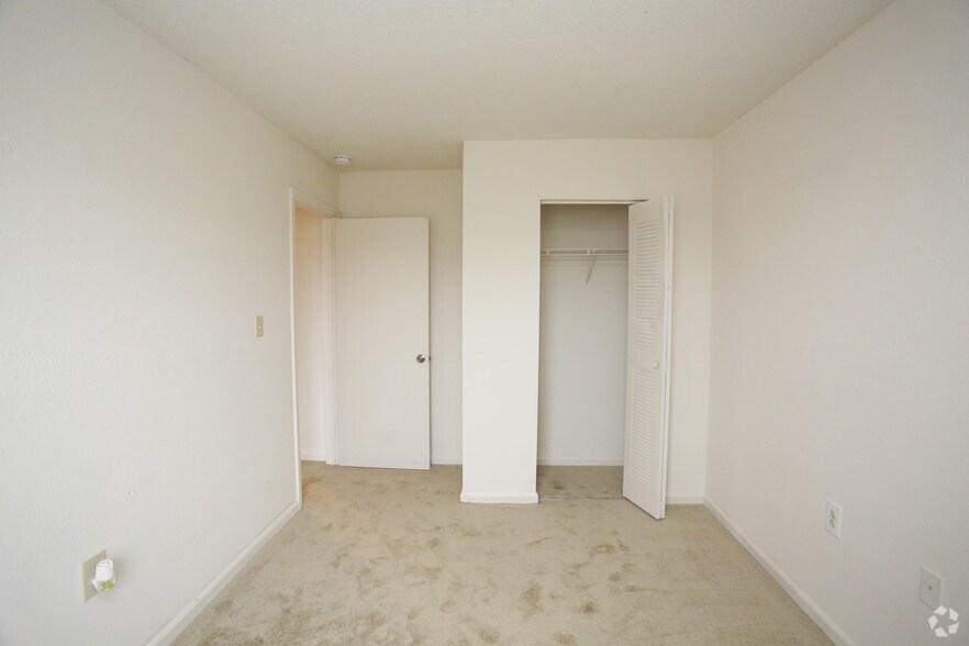 More Photos Of 5600 Salem Run Blvd, Fredericksburg Apartments For Sale