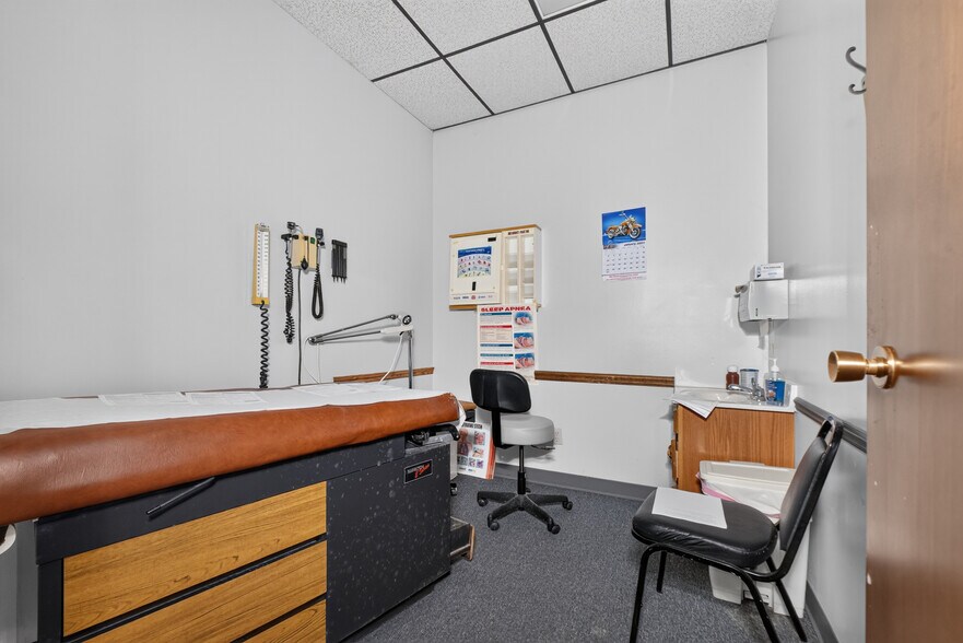 More Photos Of 13300 New Halls Ferry Rd, Florissant Medical For Sale