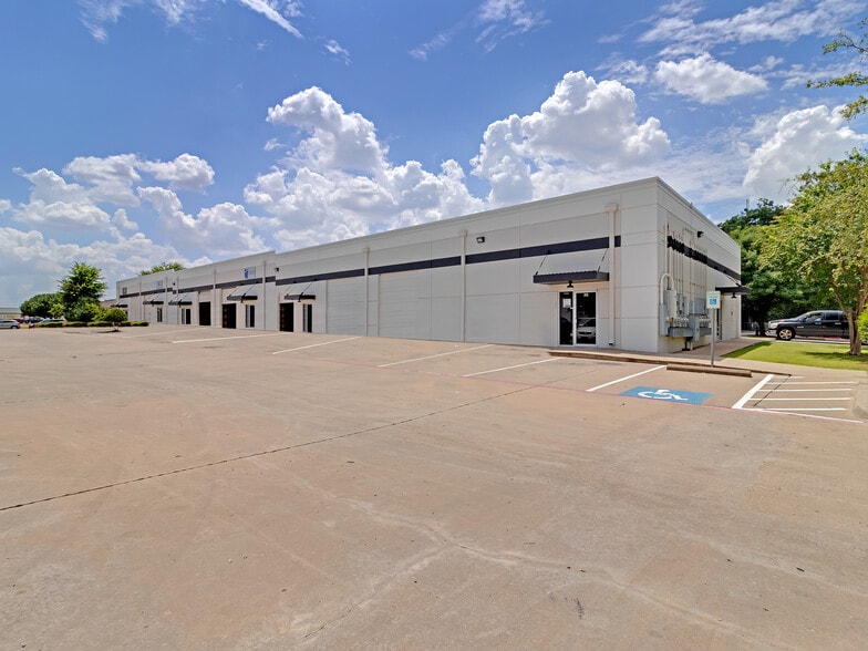 More Photos Of 403 Powerhouse St, McKinney Warehouse For Lease