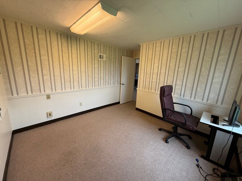 More Photos Of N4080 Hwy E, Freedom Office For Sale