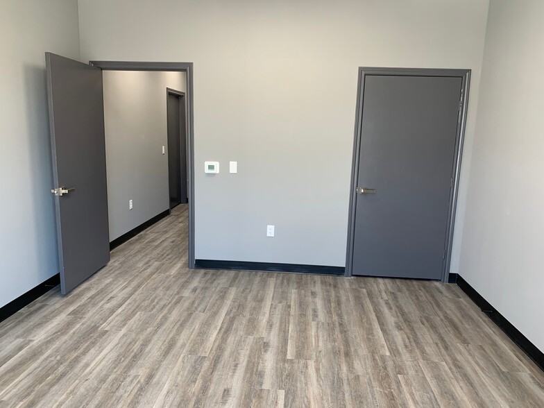 More Photos Of 1905 Longmire Rd, Conroe Unknown For Lease