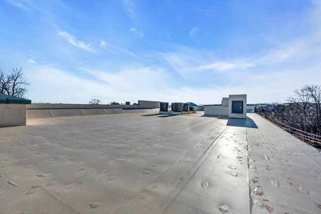 More Photos Of 374 Green St, Woodbridge Coworking Space