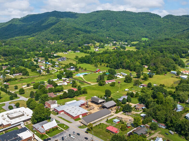 More Photos Of 635 Sonoma Rd, Waynesville Flex For Sale