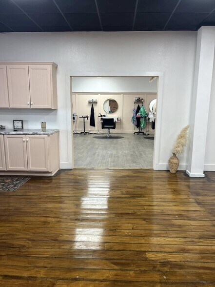 More Photos Of 103 Court Sq, Abbeville Storefront Retail Residential For Sale
