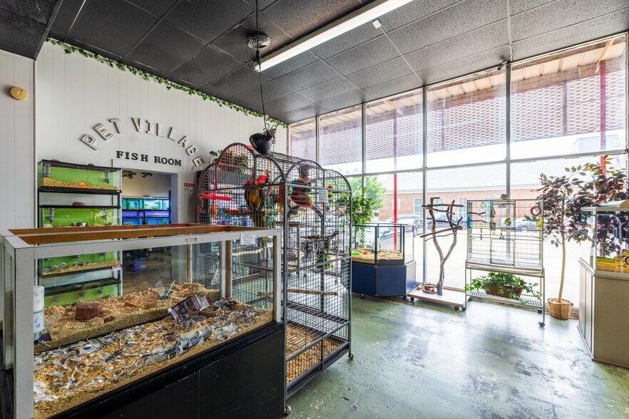 More Photos Of 200 N Main St, Duncanville Storefront Retail Office For Sale