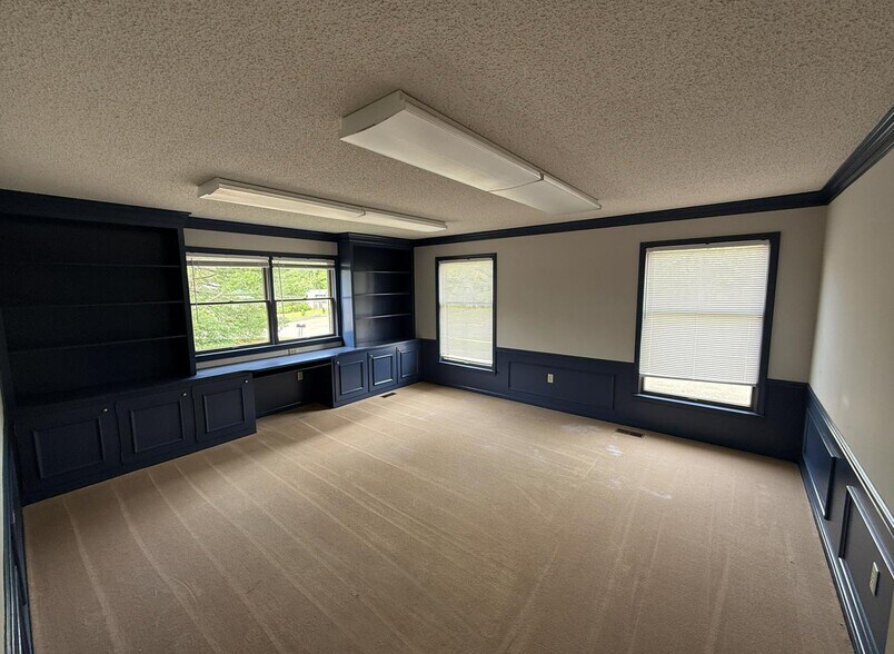 More Photos Of 600 Barrett Blvd, Henderson Office For Sale