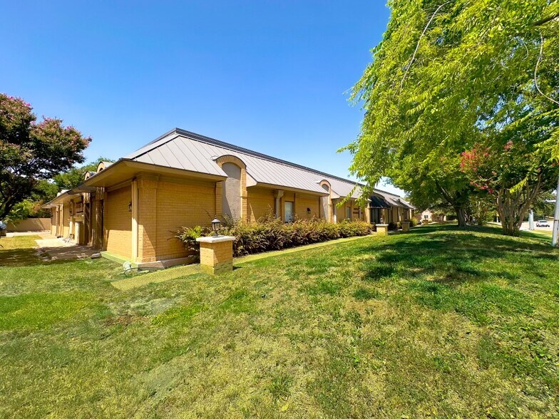 More Photos Of 600 W Campbell Rd, Richardson Medical For Sale